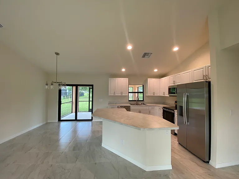 1318 NE 2nd Ave — Photo 6