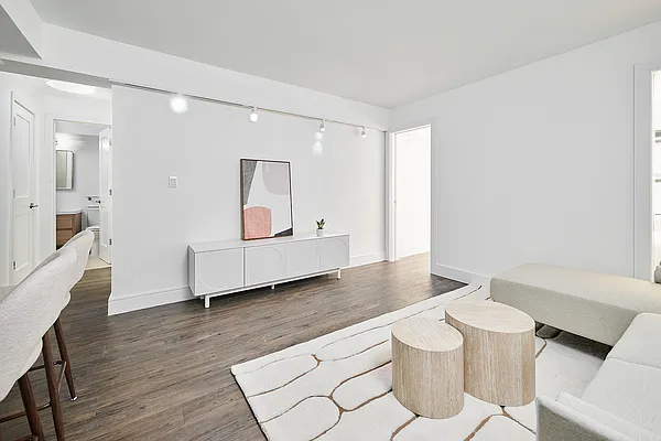 Living room, photo 2