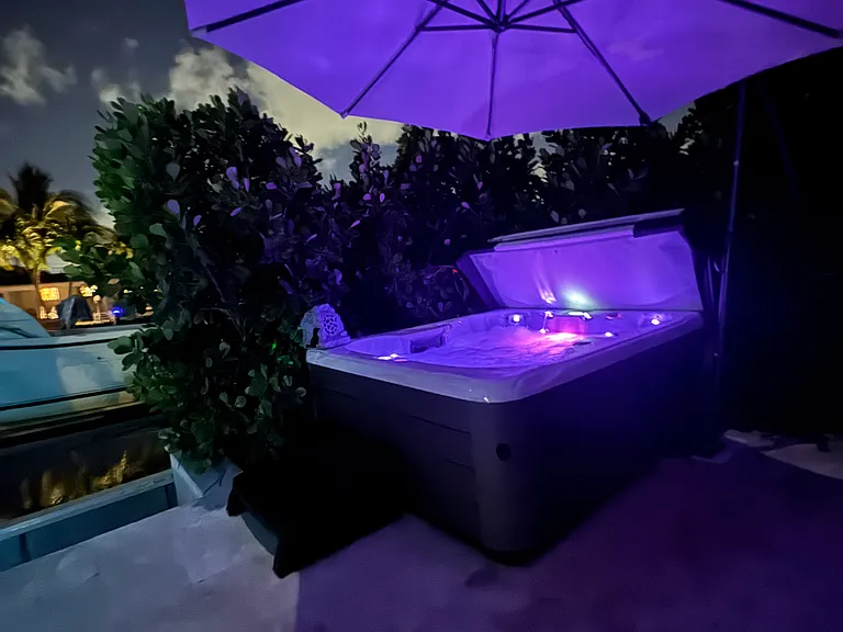 Private Outdoor Jacuzzi + Sunbrella Shade
