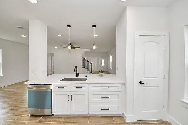 3 bed, 2.5 bath, 2490 sqft, $2,300 — Photo 4