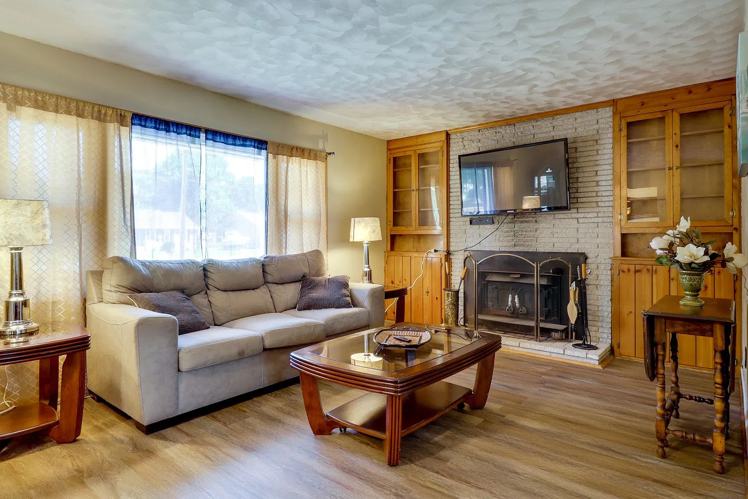3 bed, 2.0 bath, 1593 sqft, $3,612 — Photo 1