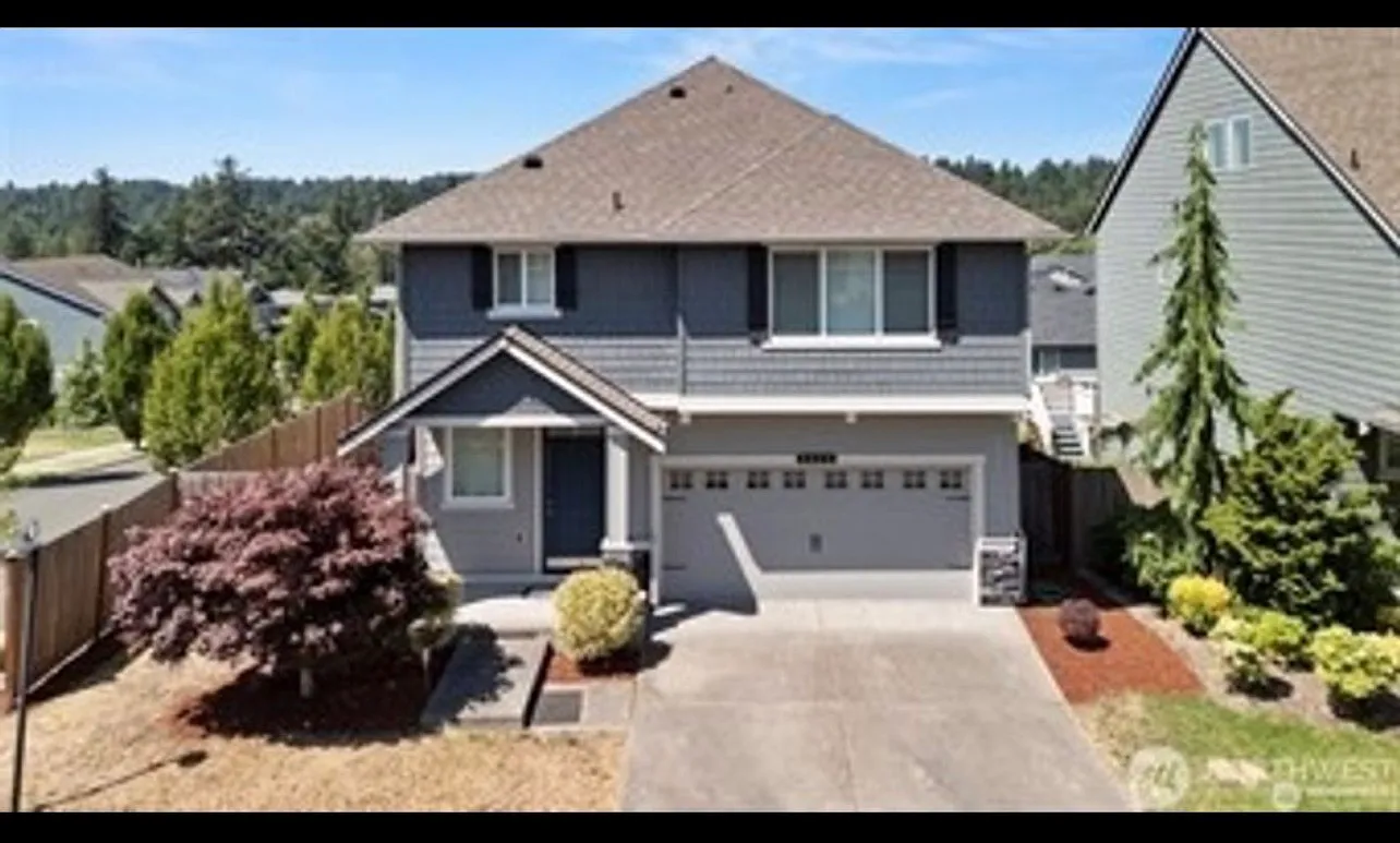 4 bed, 2.5 bath, 2404 sqft, $4,000 — Photo 1