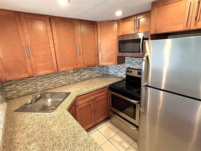 4550 NW 9th St #516E — Photo 5