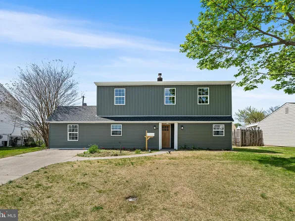 19 Narcissus Ln, Levittown, PA 19054