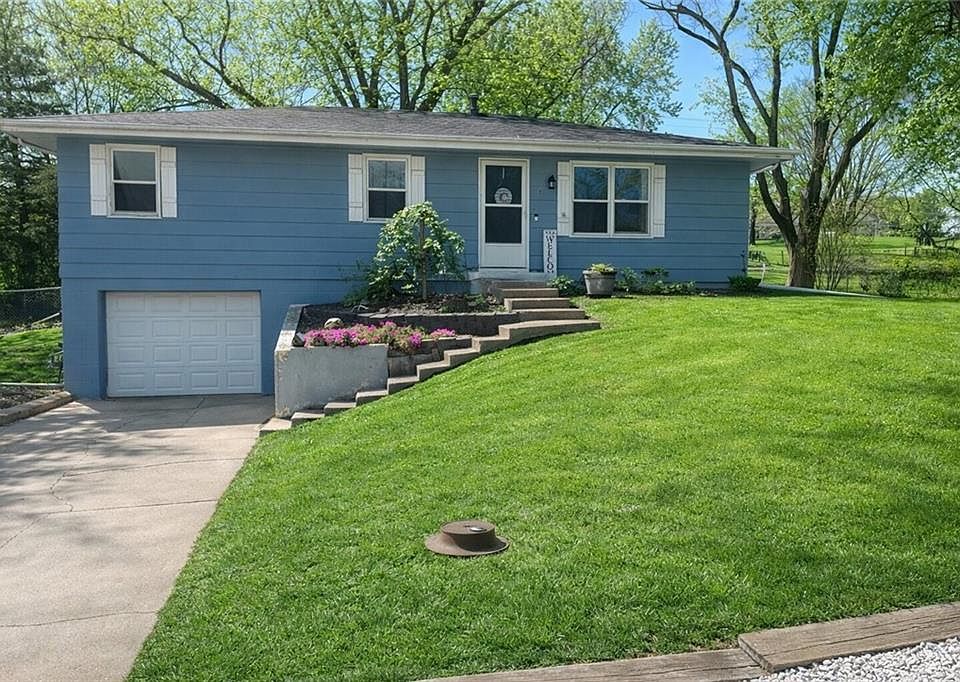 1st image of 329 Lincoln Dr