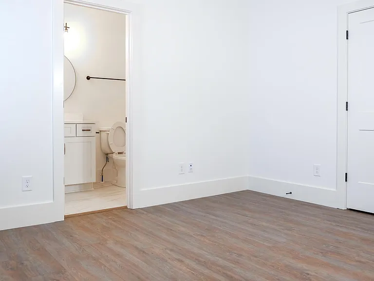 2828 Valley Rd — Photo 24