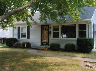 2104 W Overbrook Dr, Peoria, IL 61604