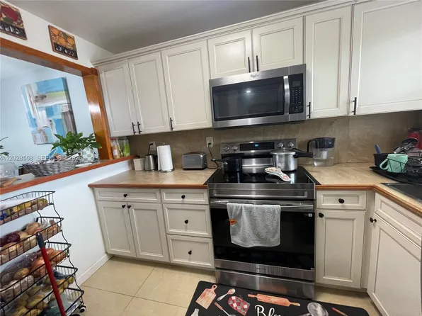 9281 Sunrise Lakes Blvd APT 209, Sunrise, FL 33322