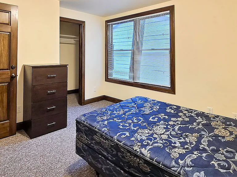 1319 Forest Ct — Photo 13