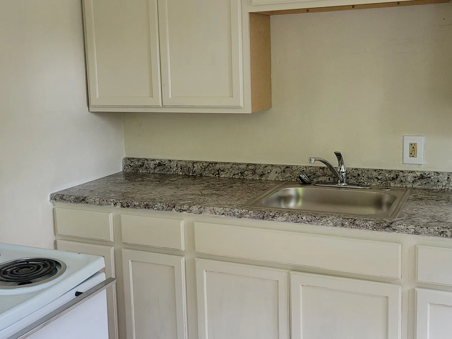 2 bed, 950 sqft, $800 — Photo 3