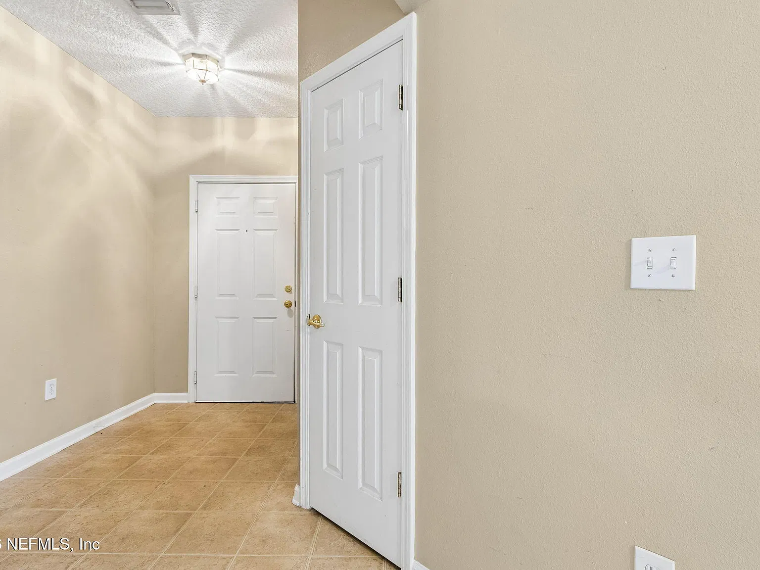 3 bed, 2.0 bath, 1521 sqft, $1,600 — Photo 3