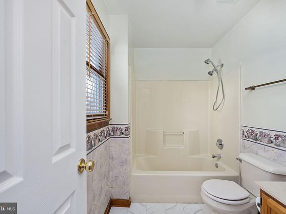 3rd image of 10711 Crestwood Dr