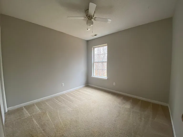 107 Breezemere Ct — Photo 10