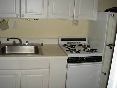 3rd image of 234 Elizabeth St