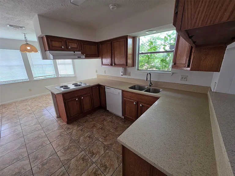 11726 Plumbrook Dr — Photo 5