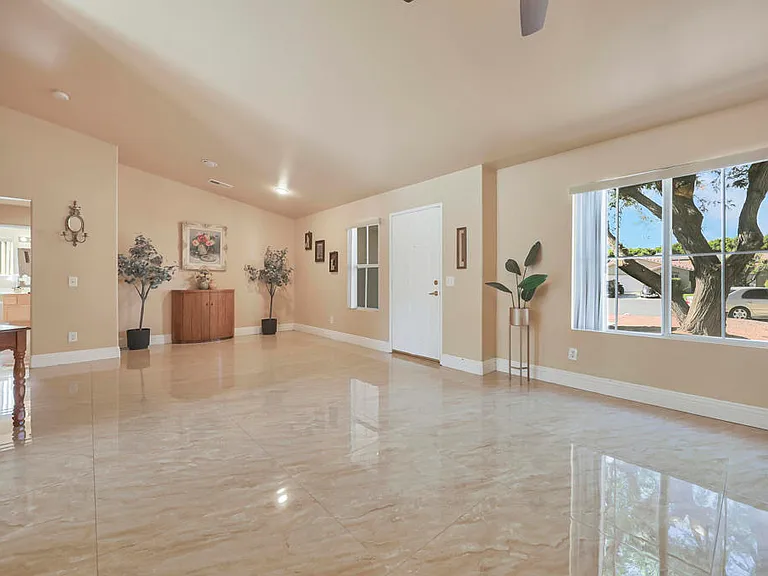 45930 Las Colinas — Photo 3