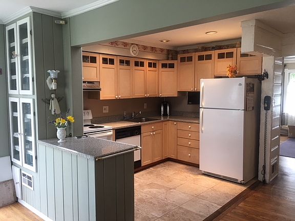 2nd image of 60 Midwood Ave