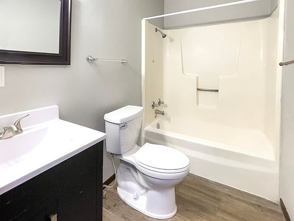 3rd image of 2213 E Memorial Dr #226b55ef3