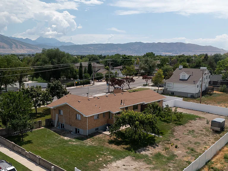11044 S Temple Dr — Photo 32