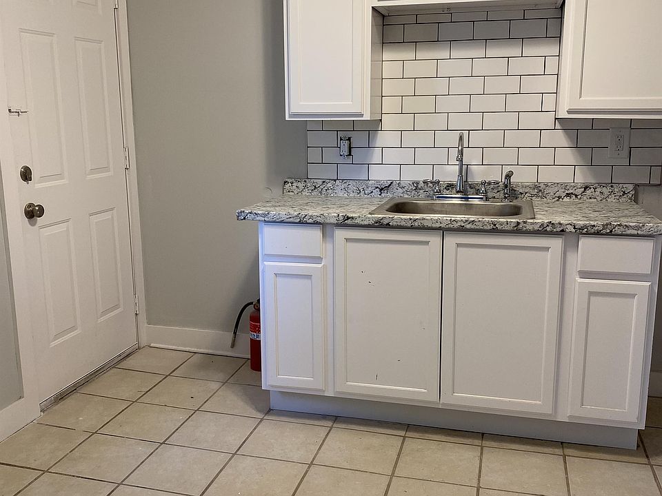 Kitchen - Stainless Refrigerator and Stainless, Gas Stove/Oven to be installed at move-in
