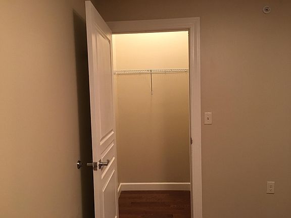 5th image of 916 Main St APT 315