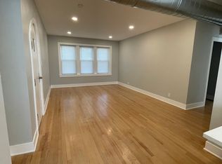 2557 W Hollywood Ave #2, Chicago, IL 60659