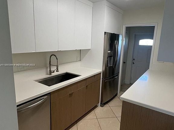 4th image of 2755 NE 28th Ave APT C3
