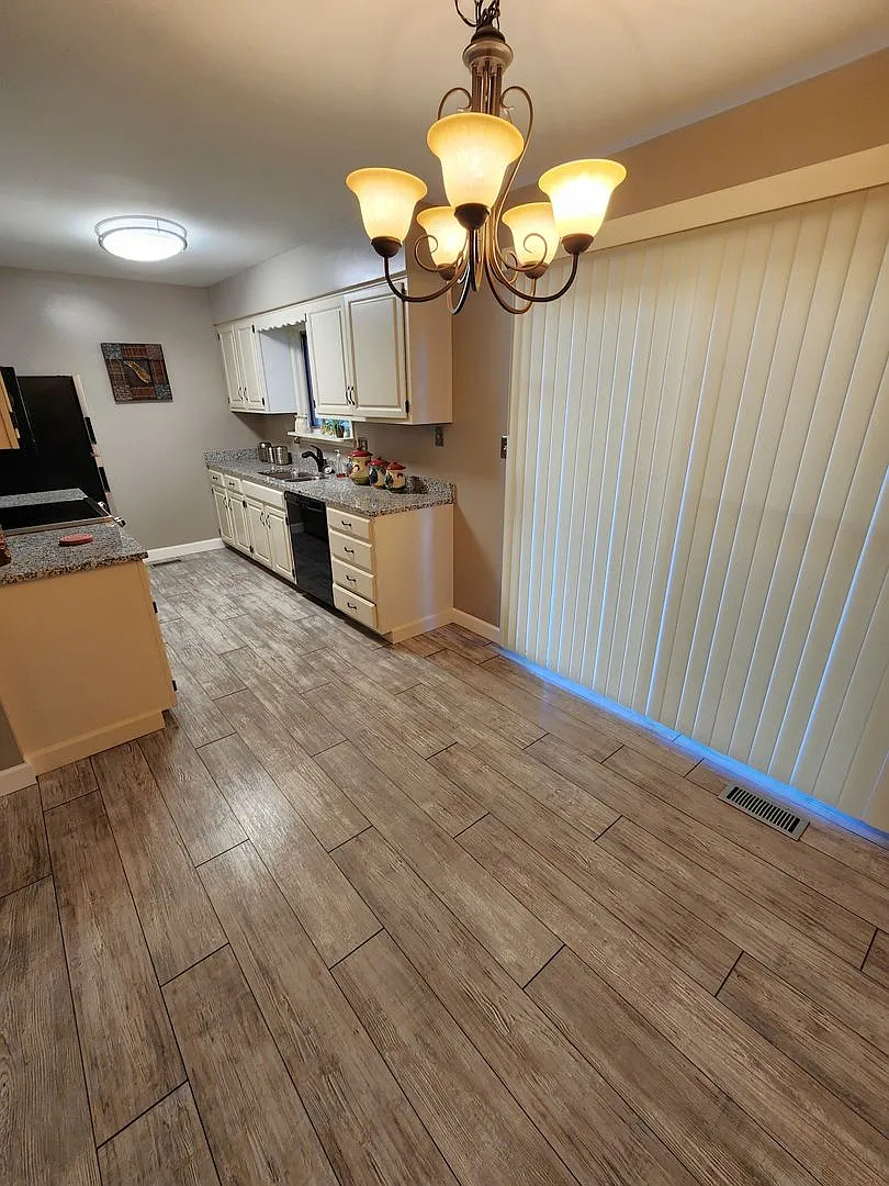 Beautiful 3BR, 2.5BTH rancher with full finished basement in Southwest Estates — Photo 4