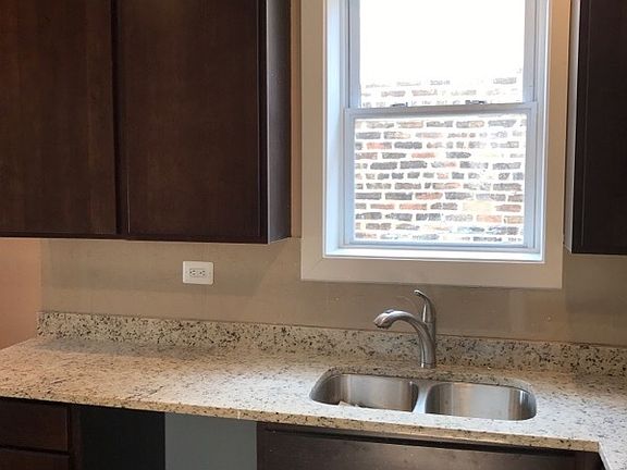 4th image of 6534 N Artesian Ave #1