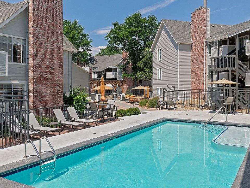 Soak up the sun and cool off in our sparkling resort-style pool.