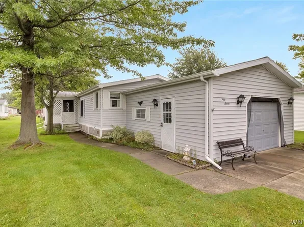 57 Golden Pond Est, Akron, NY 14001