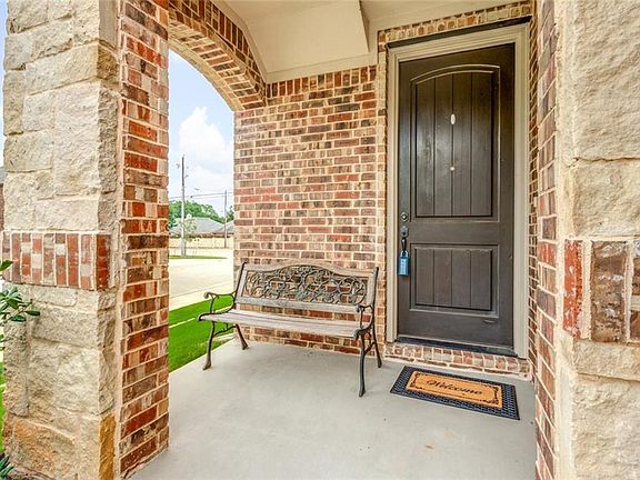 3rd image of 2428 Avalon Ct