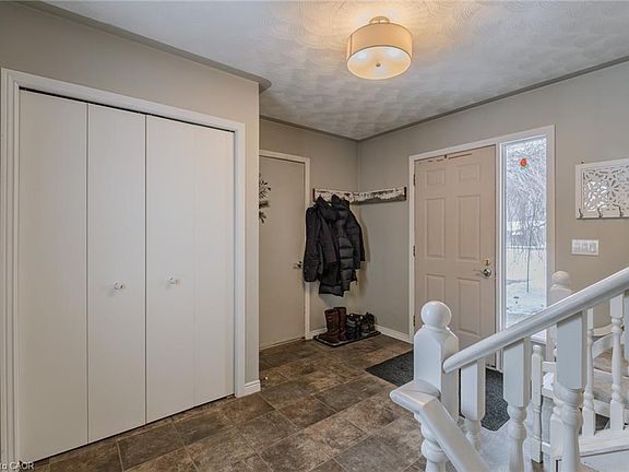 5th image of 13 Ridgeway Ave