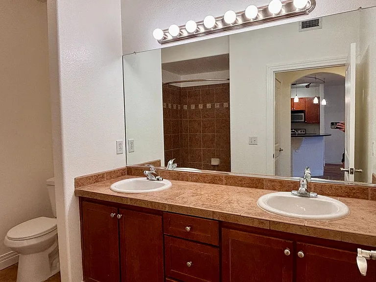 9059 E Panorama Cir #B-211 — Photo 7