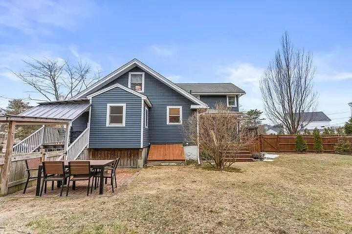 29 Versailles Ave — Photo 55