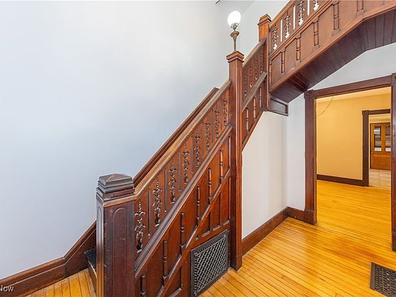 3rd image of 215 N Hambden St