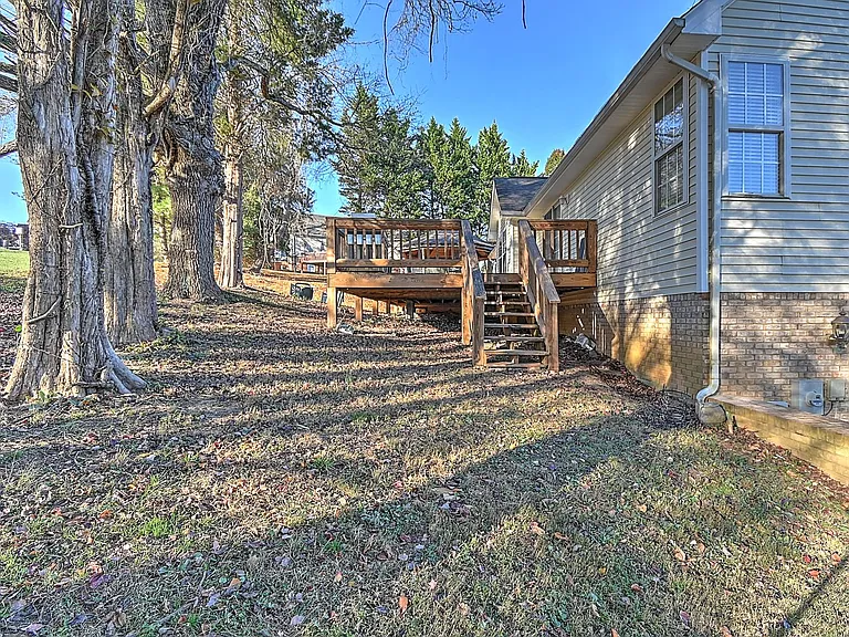 168 Old Mill Ct — Photo 37