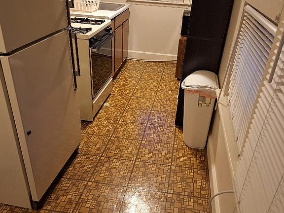 4th image of 3-1925 Wayland Ave