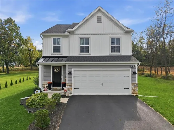 9524 Newtown Rd, Breinigsville, PA 18031