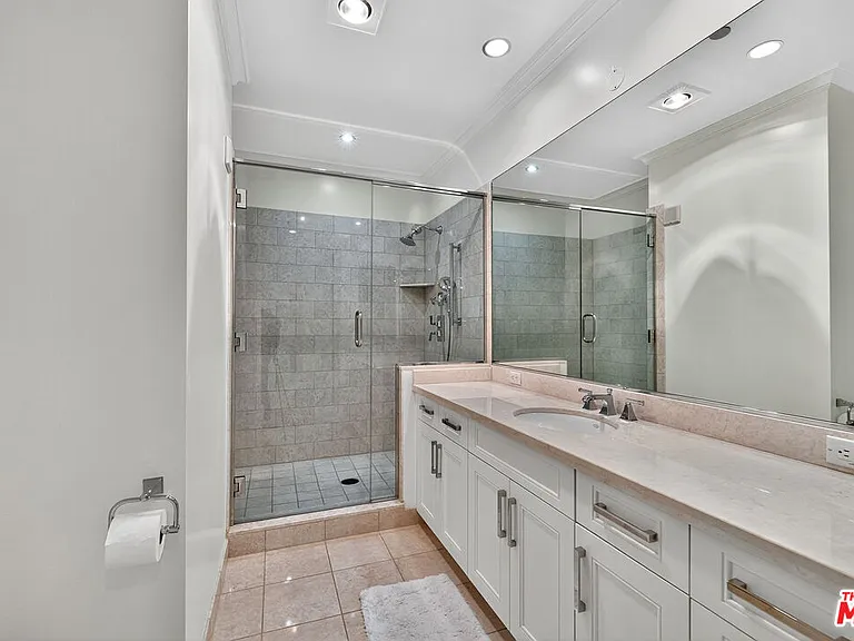 10727 Wilshire Blvd #1802 — Photo 18