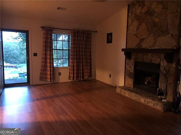 2nd image of 4817 Mainstreet Valley Trce