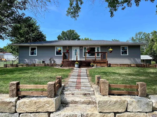 325 Halderman St, Lecompton, KS 66050