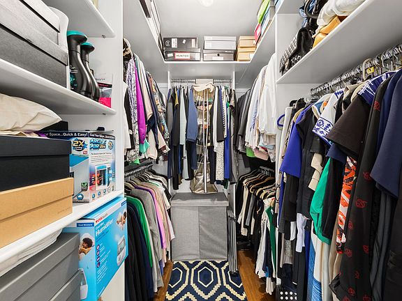 5th image of 305 E 24th St APT 9V