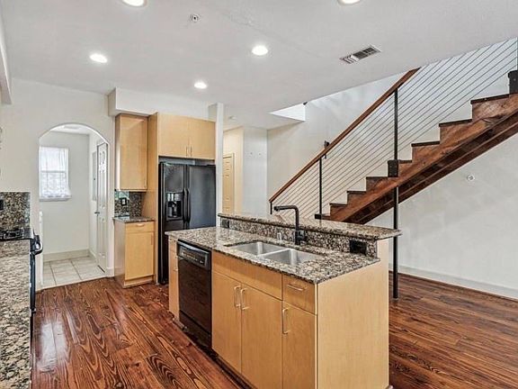 5th image of 1618 Elgin St #10