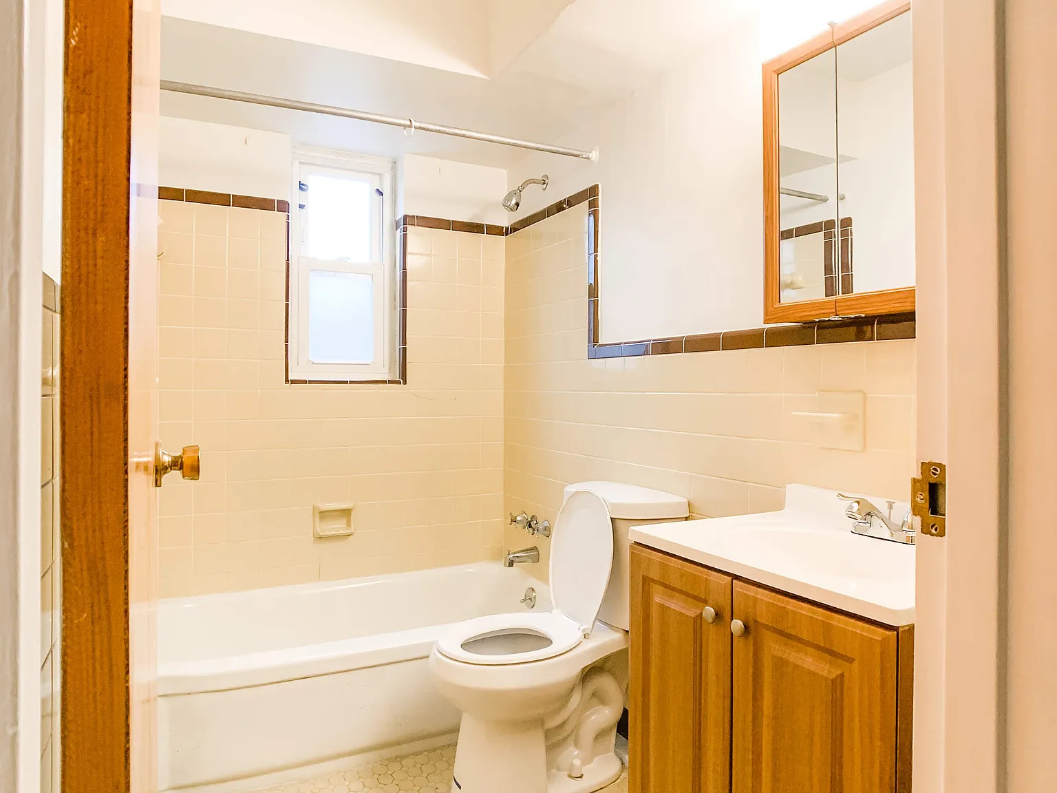 2 bed, 900 sqft, $1,325 — Photo 4