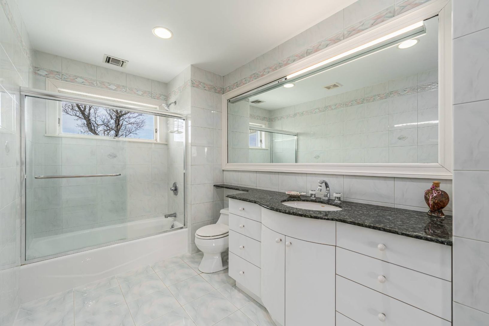 16125 Soundview Ave, Southold