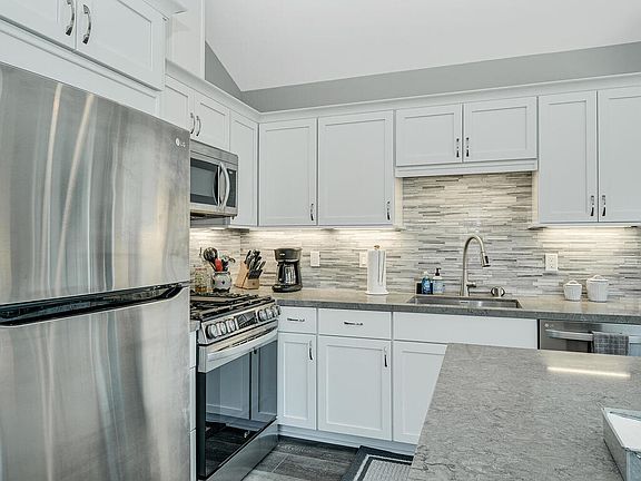 2nd image of 525 C Ave