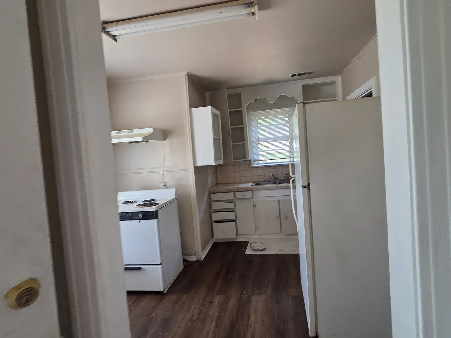 3 bed, 1400 sqft, $900 — Photo 2