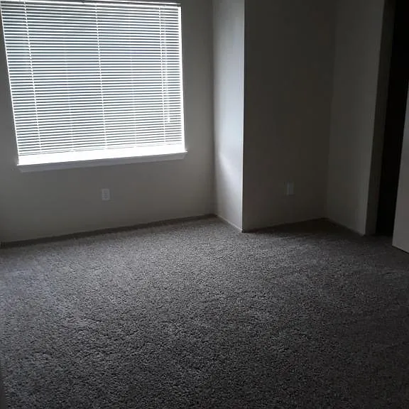 274 SE Kingwood Ave — Photo 4