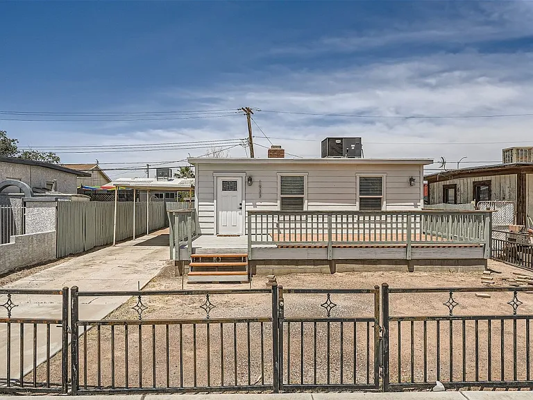 1933 Allen Ave — Photo 2